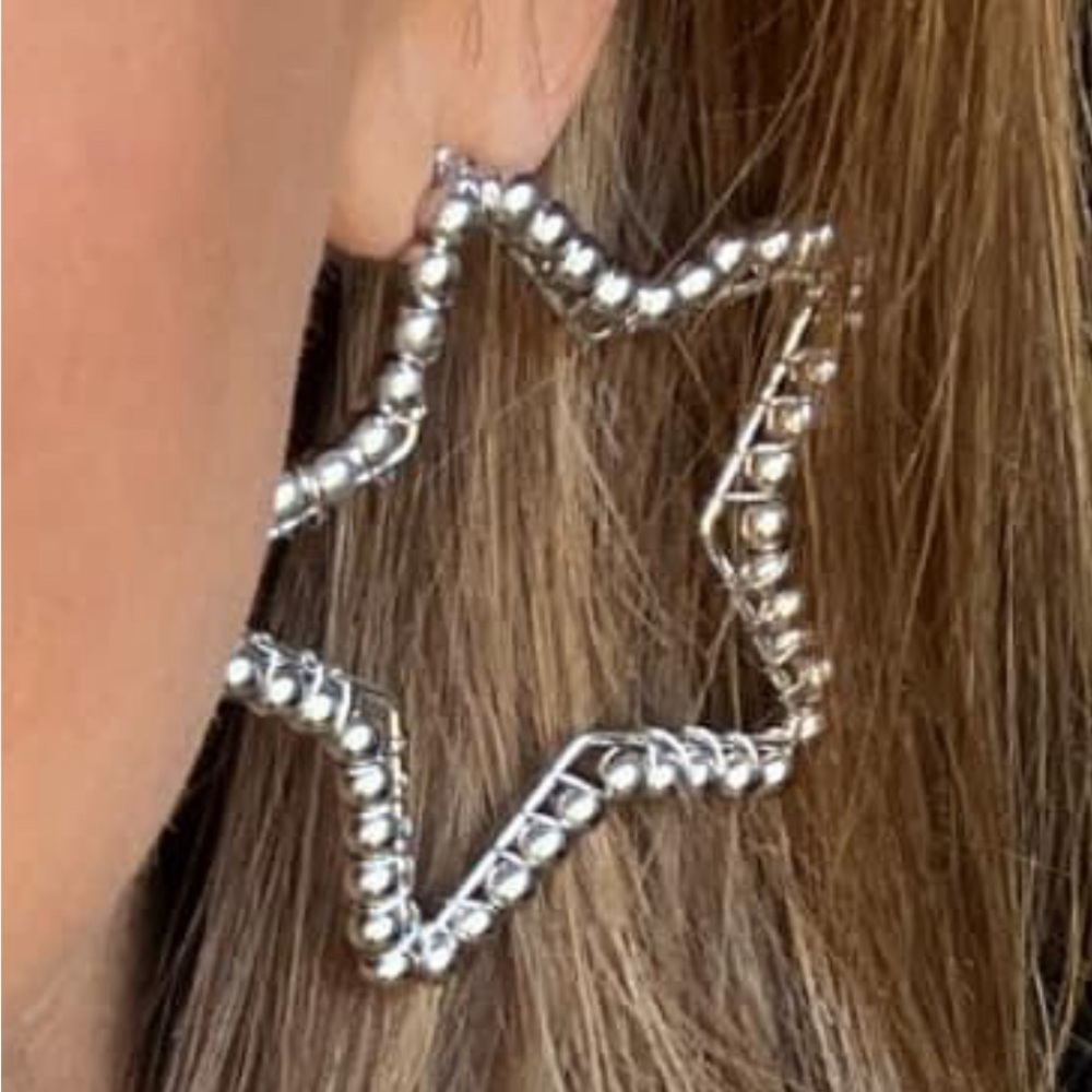 NWT BRIGHT STAR LIGHTWEIGHT SILVER EARRINGS SPECIAL VALENTINE GIFT IDEAS